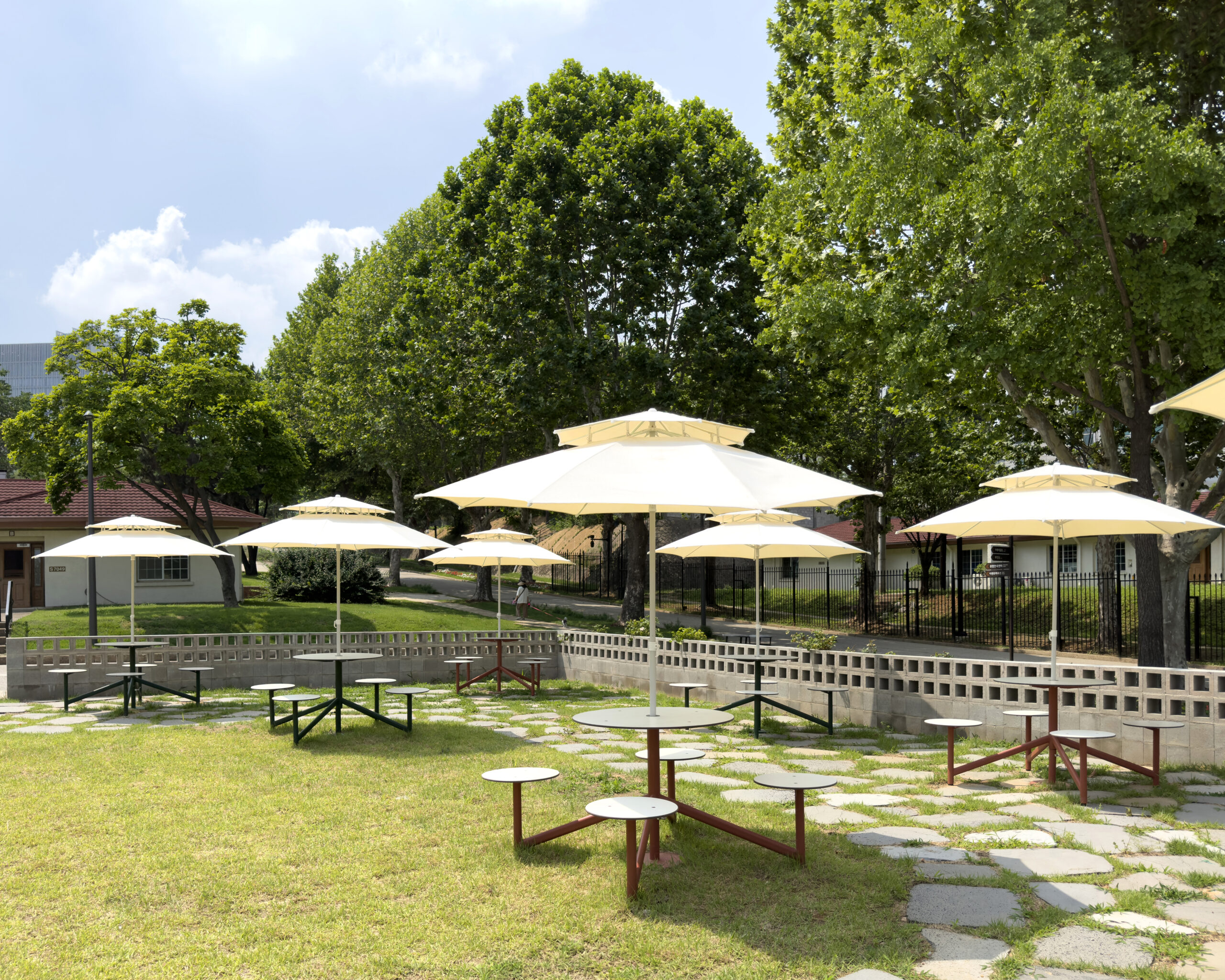 용산어린이가족공원 안전한 디자인 야외테이블