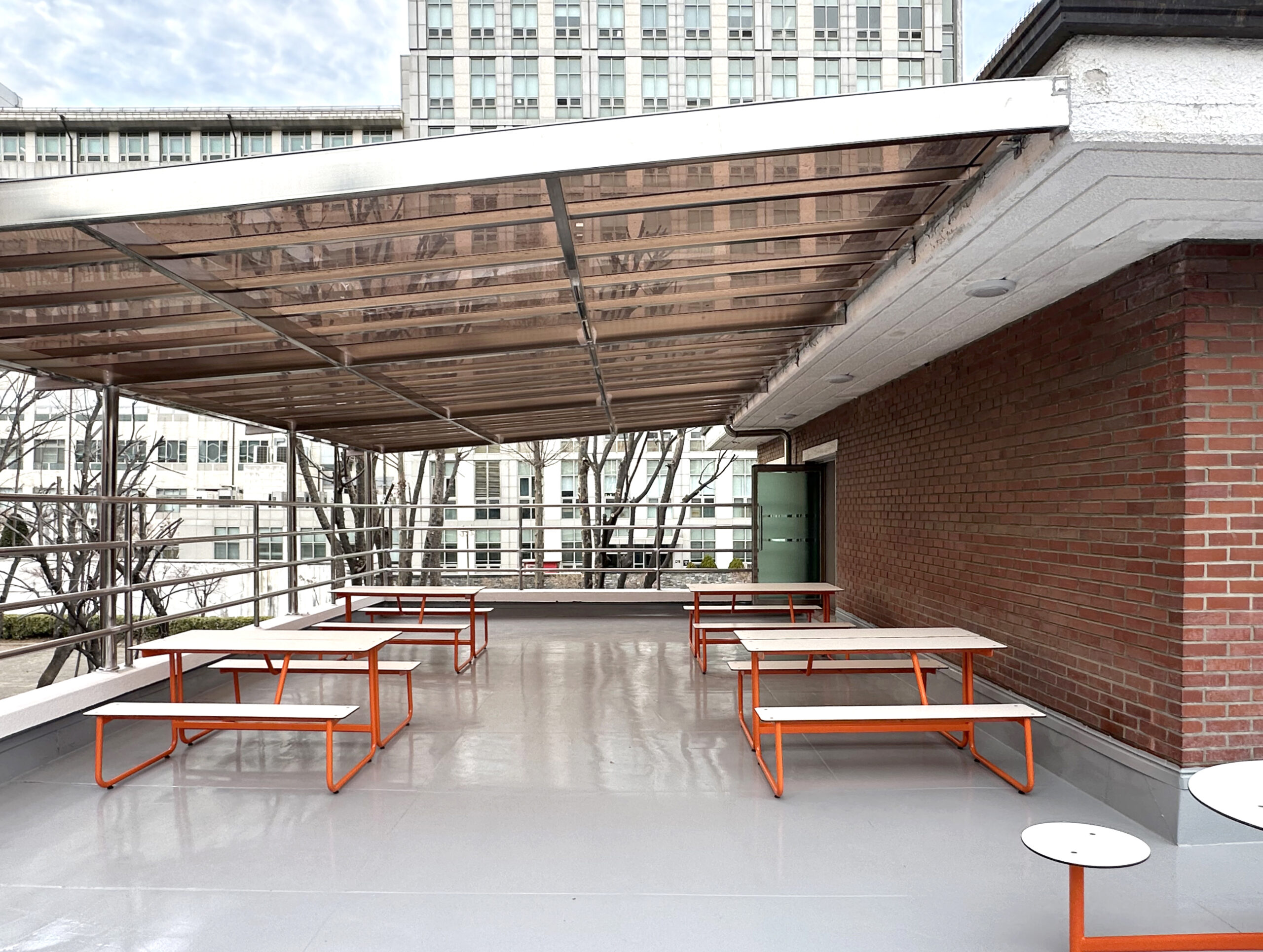 목동 양정고등학교 생활관 테라스 야외테이블