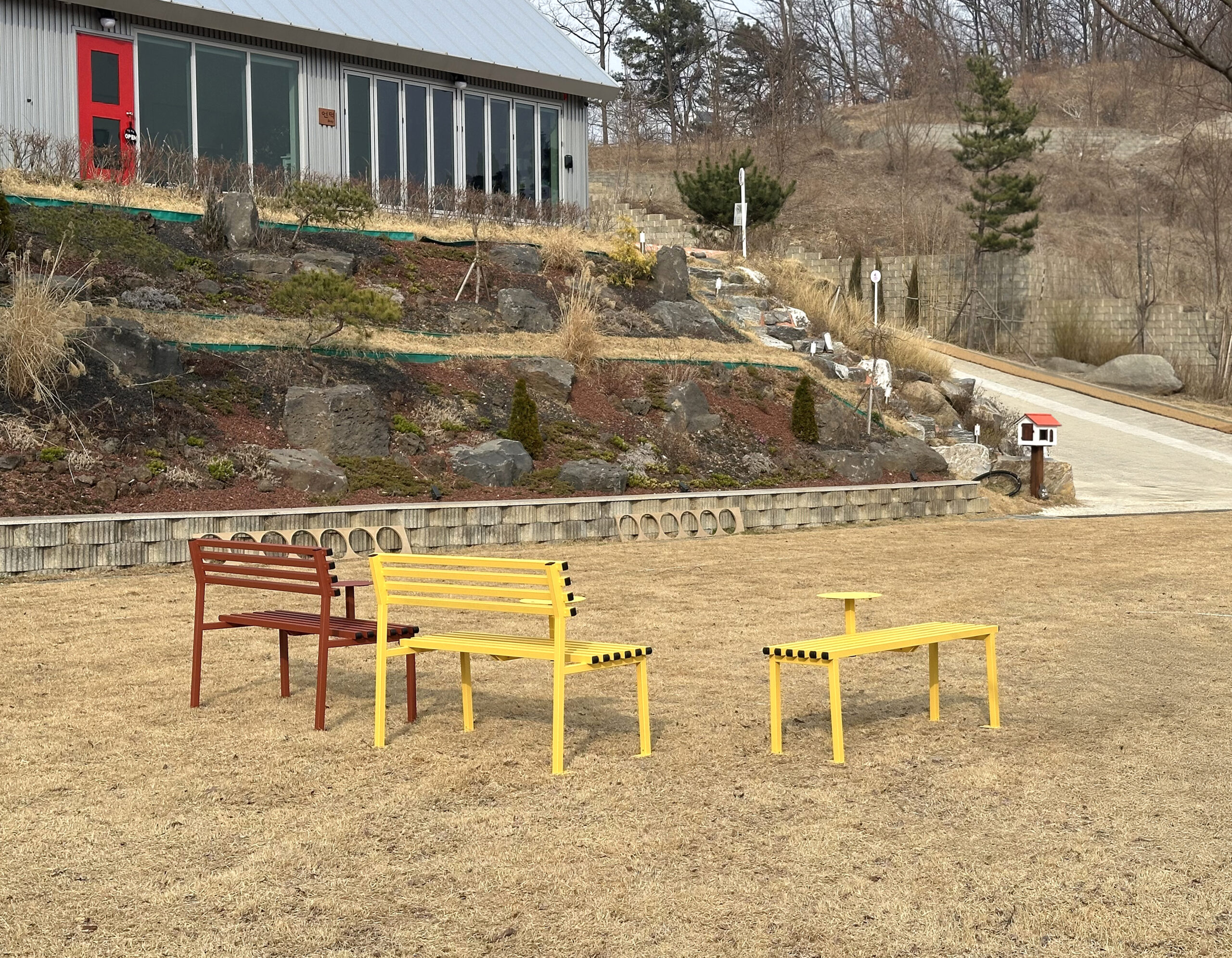 아산카페언덕야외벤치테이블
